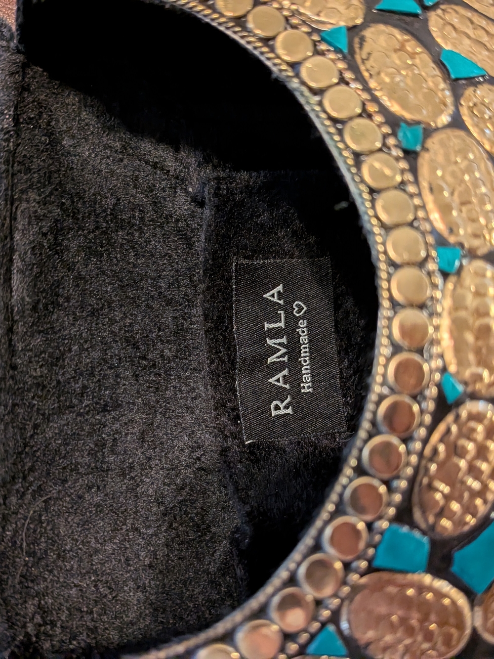 Ramla Gold and Turquoise Heart-Shaped Decorative Purse with Black Stone - Picture 4 of 4